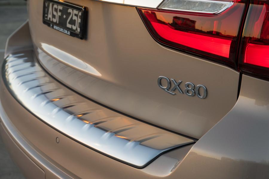 Детали экстерьера Infiniti QX80 5.6 2018 года  (AU) (фото 22 из 40)